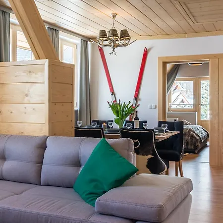 Delta Boutique Косцелиско